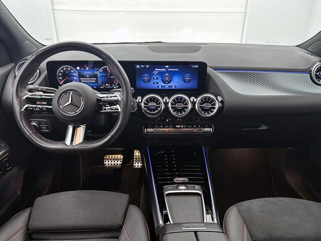 Mercedes-Benz GLA-KLASSE 250 e AMG Nightpakket Plug-In Hybride | 360°-camera | Dode Hoek Ass | Stoel en Stuurverwarming | Sfeerverlichting | Car Play | Inclusief 24 maanden Mercedes-Benz Certified garantie voor Europa.