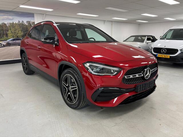 Mercedes-Benz GLA-KLASSE 250 e AMG Line Panorama Keyless Go Camera Led Sfeerverlichting