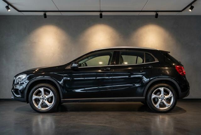 Mercedes-Benz GLA-KLASSE 200 Premium Panoramadak