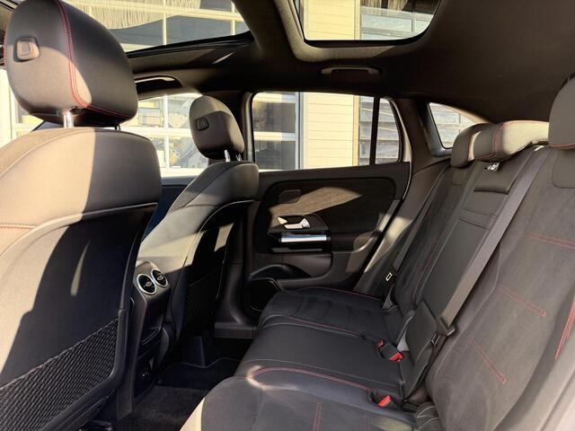 Mercedes-Benz GLA-KLASSE 200 Business Solution AMG | Premium Plus pakket| Memory Seats| Panoramadak| Night pakket| Augmented reality navigatie | Sfeerverlichting| Smartphone intergratie