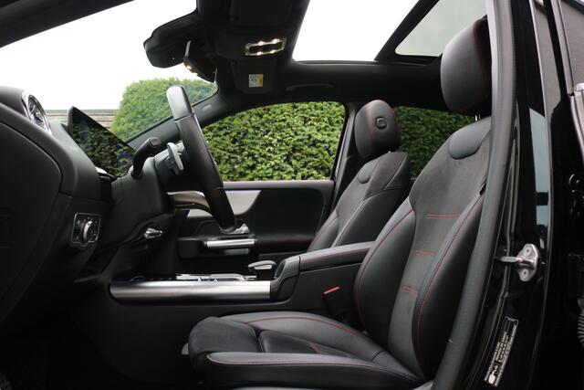 Mercedes-Benz GLA-KLASSE 250 4MATIC AMG Line (Panoramadak Sportleder Carplay Widescreen Camera M-Bux Full-Led 19InchAMG PrivacyGlass Pdc V+A)