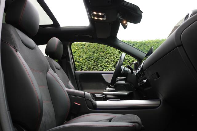 Mercedes-Benz GLA-KLASSE 250 4MATIC AMG Line (Panoramadak Sportleder Carplay Widescreen Camera M-Bux Full-Led 19InchAMG PrivacyGlass Pdc V+A)