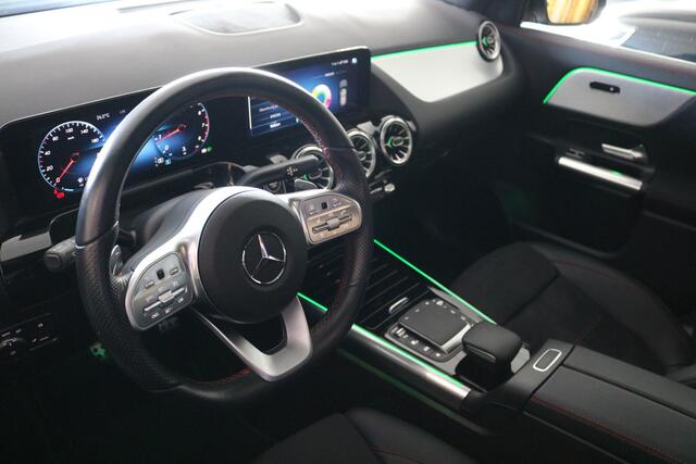 Mercedes-Benz GLA-KLASSE 250 4MATIC AMG Line (Panoramadak Sportleder Carplay Widescreen Camera M-Bux Full-Led 19InchAMG PrivacyGlass Pdc V+A)