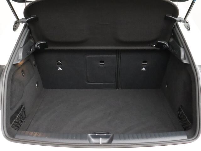 Mercedes-Benz GLA-KLASSE 200 Premium | ACC | Panoramadak | Trekhaak | 360° Camera