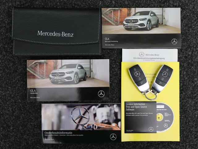 Mercedes-Benz GLA-KLASSE 200 Business Solution Luxury Panorama Schuif-Kanteldak | Sfeerverlichting | Ledkoplampen. Inclusief 24 maanden MB Certified garantie voor Europa.