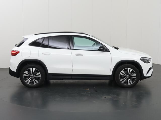 Mercedes-Benz GLA-KLASSE 250 e Luxury Line | Trekhaak | Multibeam | Getint glas | Widescreen | Stoelverwarming |