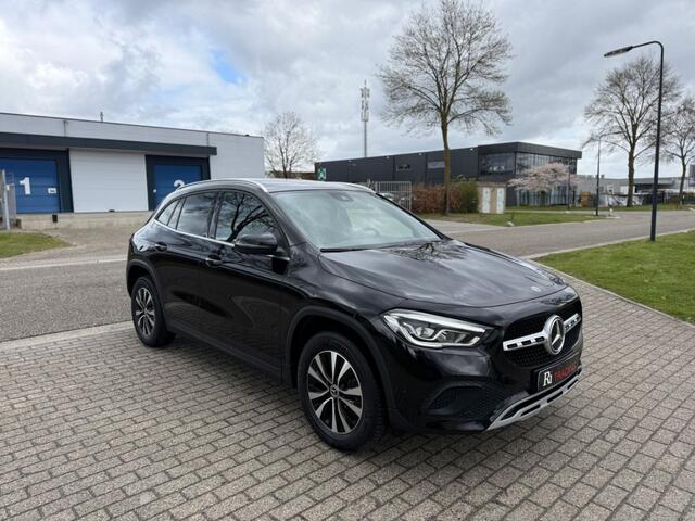 Mercedes-Benz GLA-KLASSE 180 Aut Panorama Led Xenon