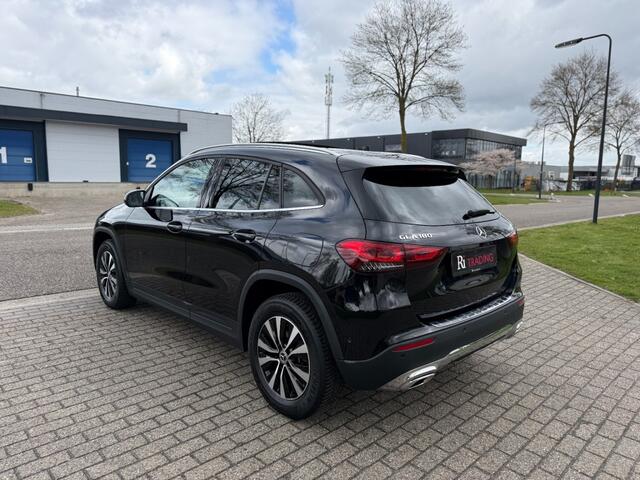Mercedes-Benz GLA-KLASSE 180 Aut Panorama Led Xenon