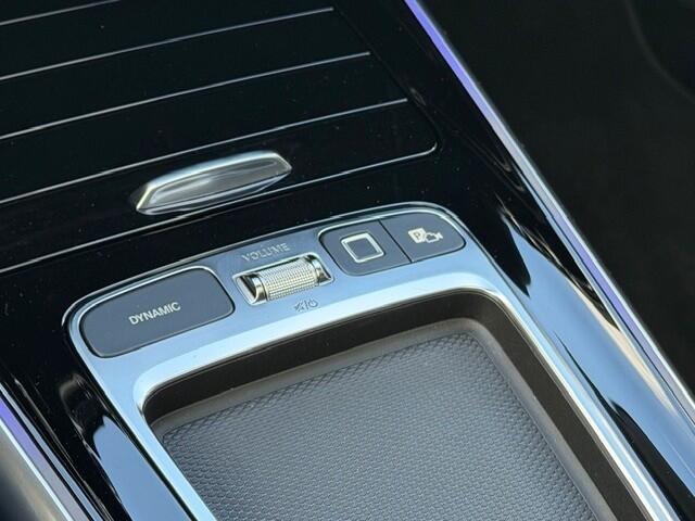 Mercedes-Benz GLA-KLASSE 200 Business Solution AMG l Panoramadak l MBUX l MULTIBEAM LED l Keyless Go l Camera l Wegklapbare trekhaak l Night pakket l Spiegel pakket l Elektrisch bedienbare achterklep l Smartphone integratie pakket l Stoelverwarming l