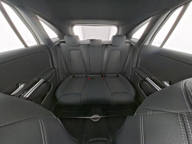 Mercedes-Benz GLA-KLASSE 250 e Plug-In Hybride Ledkoplampen | Easy Pack Achterklep | Spiegelpakket | Licht- en zicht pakket. Inclusief 24 maanden MB Certified garantie voor Europa.