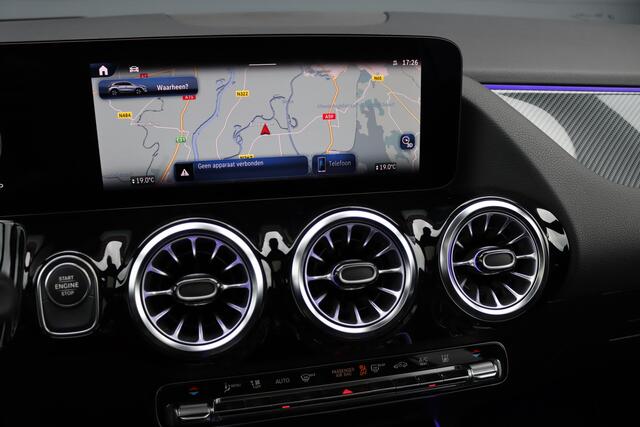 Mercedes-Benz GLA-KLASSE 250 e AMG Line | Distronic+ | Panoramadak | Memory | Verwarmd Stuurwiel | HUD | Keyless Go | Surround Camera | Multibeam LED | Augmented Reality |