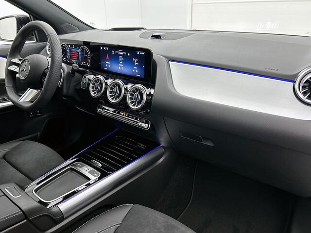 Mercedes-Benz GLA-KLASSE 250 e Business Solution AMG | Premium Plus pakket | Panoramaschuifdak | Kofferdrempel in chroom | Dakrailing | Stuurschakelpaddles | Smartphone Integratie |