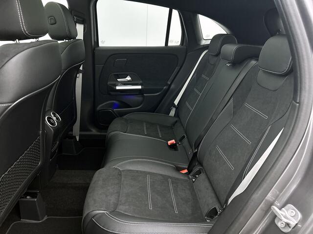 Mercedes-Benz GLA-KLASSE 250 e Business Solution AMG | Premium Plus pakket | Panoramaschuifdak | Kofferdrempel in chroom | Dakrailing | Stuurschakelpaddles | Smartphone Integratie |