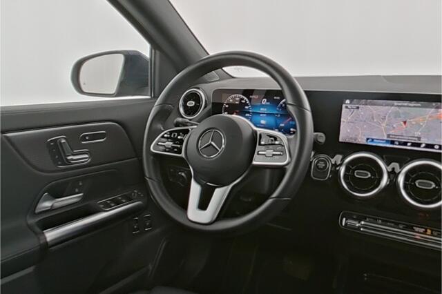 Mercedes-Benz GLA-KLASSE 250 e Luxury Line Panorama Schuif-Kanteldak | Ledkoplampen | Stoelverwarming | Distronic | Parkeerpakket met achteruitrijcamera. Inclusief 24 maanden MB Certified garantie voor Europa.