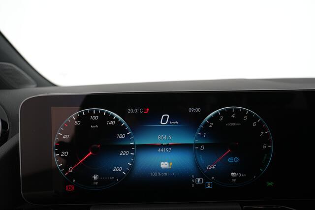 Mercedes-Benz GLA-KLASSE 250 e Luxury Line Panorama Schuif-Kanteldak | Ledkoplampen | Stoelverwarming | Distronic | Parkeerpakket met achteruitrijcamera. Inclusief 24 maanden MB Certified garantie voor Europa.