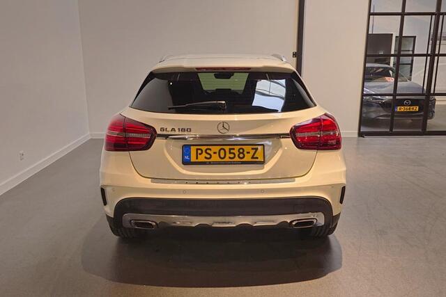Mercedes-Benz GLA-KLASSE 180 Business Solution AMG style - Navi - 19" LM AMG Velgen - Achteruitrijcamera - Leder