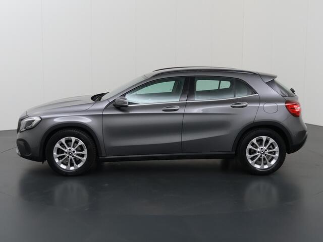 Mercedes-Benz GLA-KLASSE 180 Business Solution | Navigatie | Achteruitrijcamera | Keyless |
