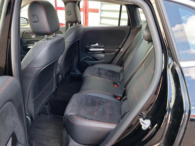 Mercedes-Benz GLA-KLASSE 250 e Business Solution AMG Limited | Panoramadak | Achteruitrijcamera | Memory pakket | Widescreen | Stoelverwarming | Elektrische achterklep | LED verlichting