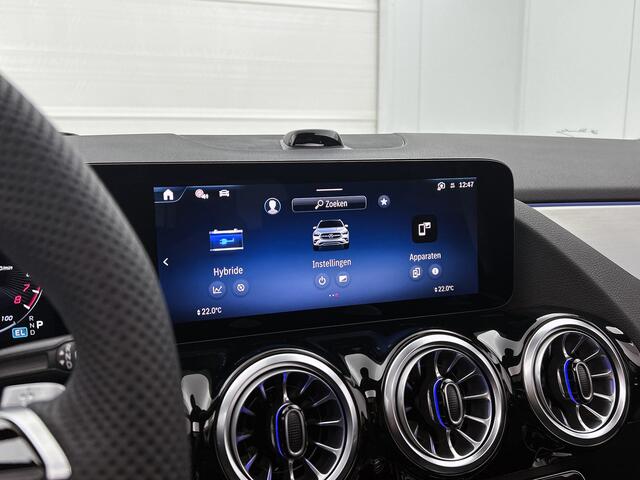 Mercedes-Benz GLA-KLASSE 250 e Business Solution AMG | Premium Plus | Nightpakket | GUARD 360 ° Plus | Burmester | Trekhaak | Panoramaschuifdak | MULTIBEAM LED | Sfeerverlichting |