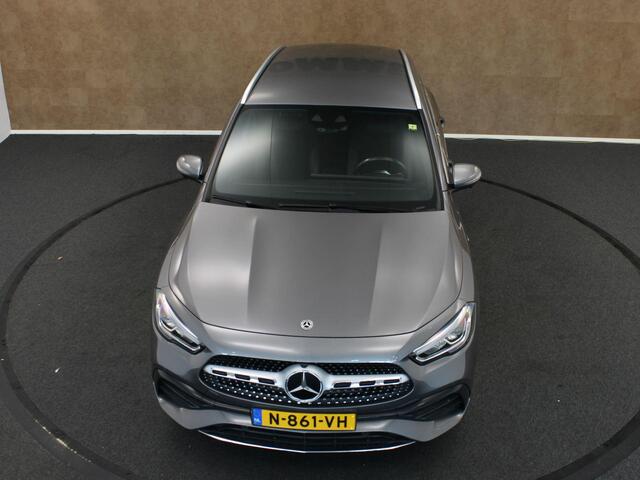 Mercedes-Benz GLA-KLASSE 250 e Style - PLUG IN HYBRIDE - NAVIGATIE - 4 SEIZOENENBANDEN - PARKEERSENSOREN VOOR/ ACHTER - CAMERA - CLIMATE CONTROL - VOLLEDIG DIGITAAL DASHBAORD - 19 INCH LICHT METALEN VELGEN - VOORSTOELEN VERWARMD