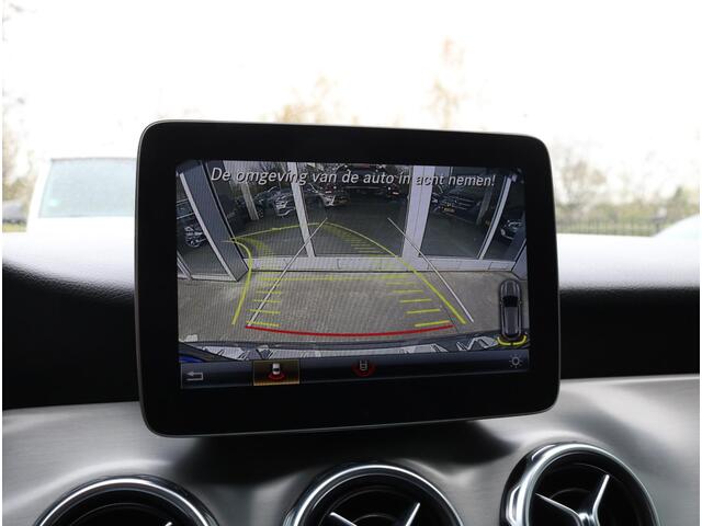 Mercedes-Benz GLA-KLASSE 180 Business Solution AMG | Camera