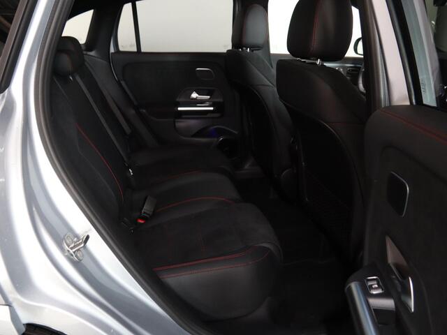 Mercedes-Benz GLA-KLASSE 250e Business Solution AMG | Premium Plus | Panoramaschuifdak | Trekhaak | Head-up | Burmester |