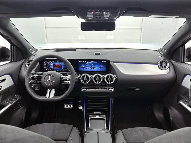 Mercedes-Benz GLA-KLASSE 250 e Business Solution AMG | Premium Plus | Nightpakket | GUARD 360 ° Plus | Burmester Surround Sound | Trekhaak | Panoramaschuifdak | 360° camera | Panoramaschuifdak | MULTIBEAM LED |