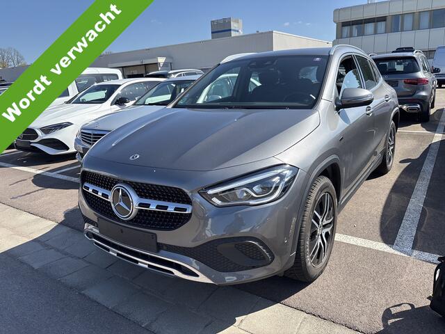 Mercedes-Benz GLA-KLASSE 250 e Progressive LED Wegklapbare trekhaak Stoelverwarming Achteruitrijcamera