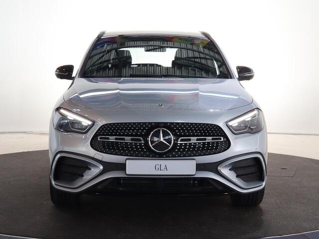 Mercedes-Benz GLA-KLASSE 250e Business Solution AMG | Night | Trekhaak | Panoramaschuifdak | 360 Camera | Dodehoekassistent | Sfeerverlichting |
