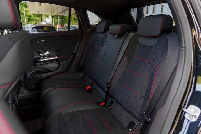 Mercedes-Benz GLA-KLASSE 250e Business Solution AMG | Premium Plus pakket | Panoramaschuifdak | Stoelverwarming | 360° camera | Premium Plus | Head-up display | Dodehoekassistent |