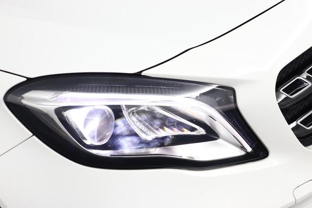 Mercedes-Benz GLA-KLASSE 180 Business Solution AMG Night Upgrade | NAP | Automaat | Pano | Leder/Alcantara | Camera | Keyless