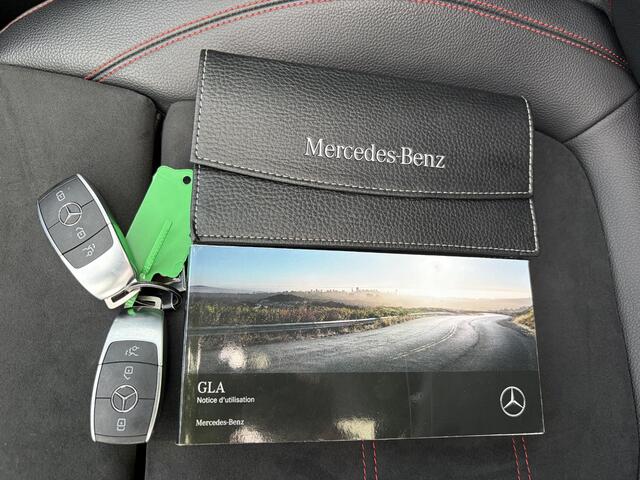 Mercedes-Benz GLA-KLASSE 200 Business Solution AMG / Pano / Camera / Elektrische Stoelen met Geheugen / Stoelverwarming / Elektrische Achterklep /