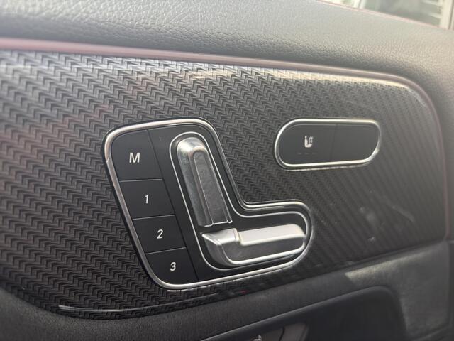 Mercedes-Benz GLA-KLASSE 200 Business Solution AMG / Pano / Camera / Elektrische Stoelen met Geheugen / Stoelverwarming / Elektrische Achterklep /