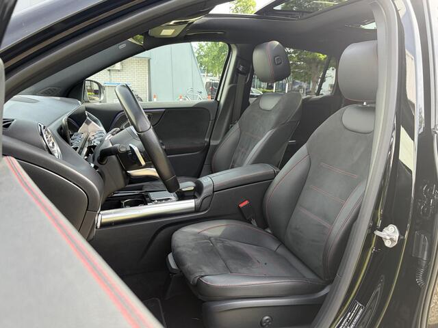Mercedes-Benz GLA-KLASSE 200 Business Solution AMG / Pano / Camera / Elektrische Stoelen met Geheugen / Stoelverwarming / Elektrische Achterklep /