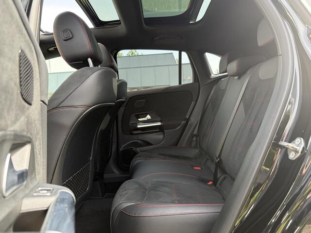 Mercedes-Benz GLA-KLASSE 200 Business Solution AMG / Pano / Camera / Elektrische Stoelen met Geheugen / Stoelverwarming / Elektrische Achterklep /