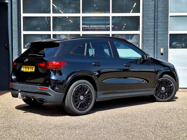 Mercedes-Benz GLA-KLASSE 180 AMG Line | Premium Plus | Panoramadak | Night Pakket | Trekhaak | Burmester | 360° Camera | Memory Pakket | Head-up Display | Sfeerverlichting | Keyless-GO | Elektrische achterklep