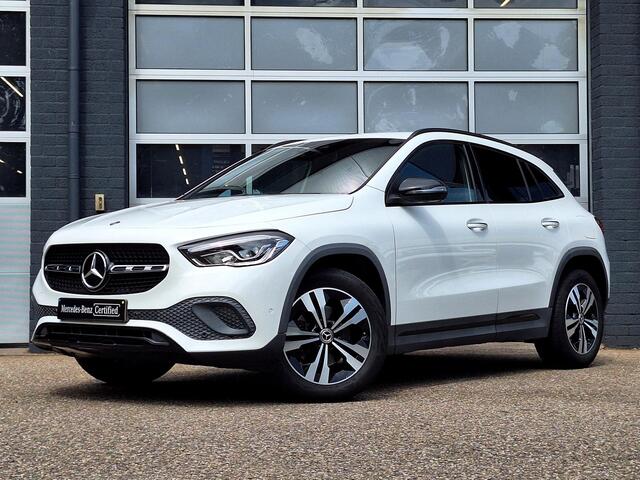 Mercedes-Benz GLA-KLASSE 200 Progressive | Trekhaak | Night Pakket | Achteruitrijcamera | Sfeerverlichting | Stoelverwarming | Widescreen | Keyless-GO | Elektrische achterklep