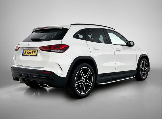 Mercedes-Benz GLA-KLASSE 200 AMG | Night pakket | Trekhaak | Sidesteps | Parkeerpakket met achtercamera | Spiegelpakket Inclusief 24 maanden MB Certified garantie voor Europa.