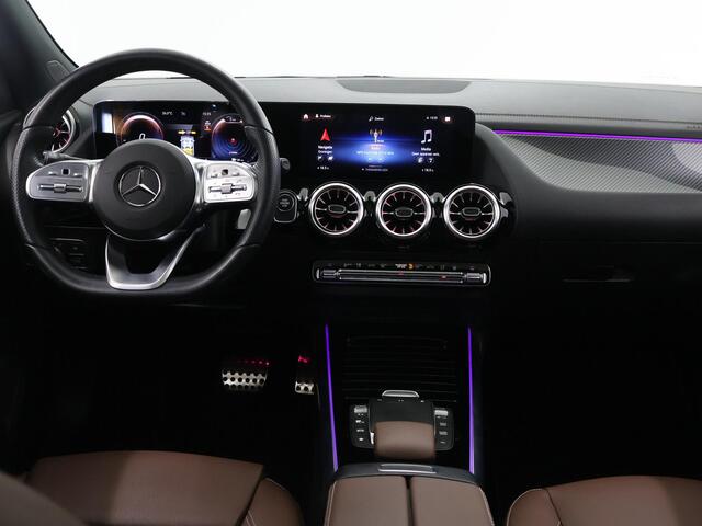 Mercedes-Benz GLA-KLASSE 250 e AMG Line | Night | Panoramadak | Lederen bekleding | Widescreen | 360 graden camera |
