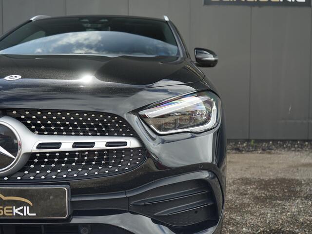 Mercedes-Benz GLA-KLASSE 250 e Business Solution AMG Limited Pano / Burmester / Sfeer verlichting / Elek stoel verst. / Carbon / Side steps / Leder / Memory / All season