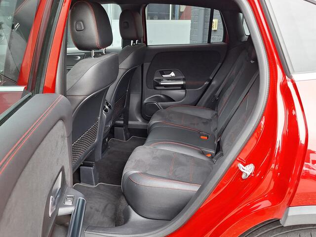 Mercedes-Benz GLA-KLASSE 250 e Business Solution AMG Limited | 360° Camera | DISTRONIC Afstandsassistent | Widescreen | Dodehoekassistentie | El. Inklapbare Buitenspiegels | LED Verlichting | Elektrische achterklep