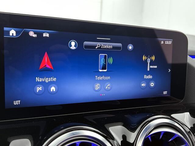 Mercedes-Benz GLA-KLASSE 180 AMG Line | AMG-Line In en Exterieur | Lichtmetalen velgen | panoramadak | Parking support | wide screen | Navigatie | Inclusief 24 maanden MB Certified garantie voor Europa.