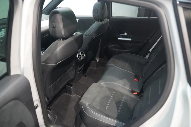 Mercedes-Benz GLA-KLASSE 250 e 140 Year Edition ? NAP ? PANO ? CAMERA ? MULTIBEAM ? 20" ? GARANTIE