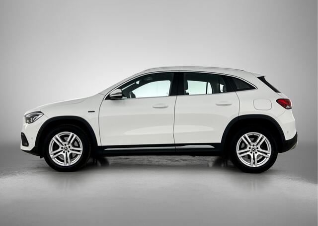 Mercedes-Benz GLA-KLASSE 250 e Style | Achteruitrijcamera | Rijassistentiepakket | Trekhaak | Stoelverwarming | Inclusief 24 maanden MB Certified garantie voor Europa.