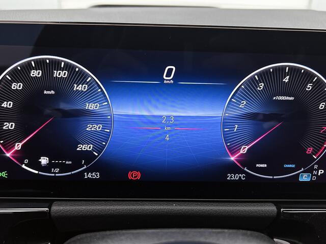 Mercedes-Benz GLA-KLASSE 180 Business Solution AMG | Premium Plus pakket | Nightpakket | Trekhaak | GUARD 360 ° Plus | Panoramaschuifdak | 19" vijf-dubbelspaaks AMG velgen | 360° camera | Warmtewerend, donkergetint glas |