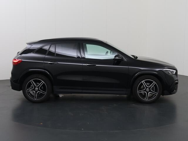Mercedes-Benz GLA-KLASSE 180 AMG Line | AMG | Stoelverwarming | Achteruitverwarming | Sfeerverlichting |