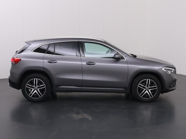 Mercedes-Benz GLA-KLASSE 200 Business Solution Luxury | Trekhaak | Stoelverwarming | Getint glas | Achteruitrijcamera |