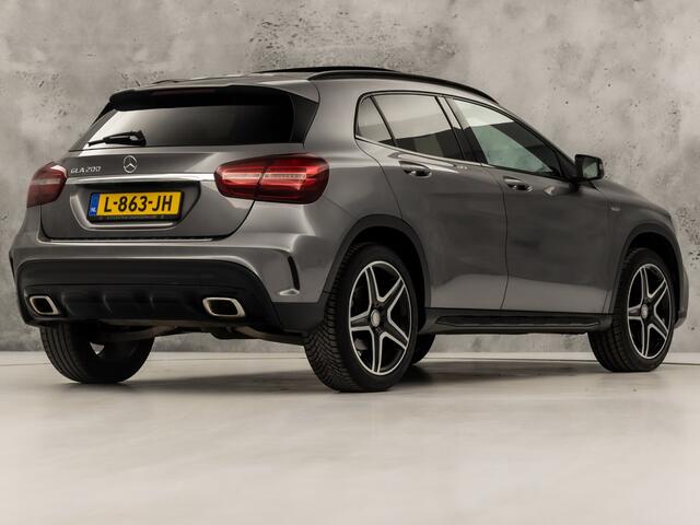 Mercedes-Benz GLA-KLASSE 200 AMG Sport 156Pk Automaat (PANORAMADAK, APPLE CARPLAY, GROOT NAVI, CAMERA, LEDER, SPORTSTOELEN, ZWART HEMEL, GETINT GLAS, STOELVERWARMING, NIEUWSTAAT)