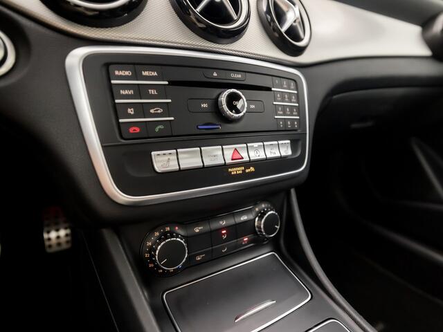 Mercedes-Benz GLA-KLASSE 200 AMG Sport 156Pk Automaat (PANORAMADAK, APPLE CARPLAY, GROOT NAVI, CAMERA, LEDER, SPORTSTOELEN, ZWART HEMEL, GETINT GLAS, STOELVERWARMING, NIEUWSTAAT)