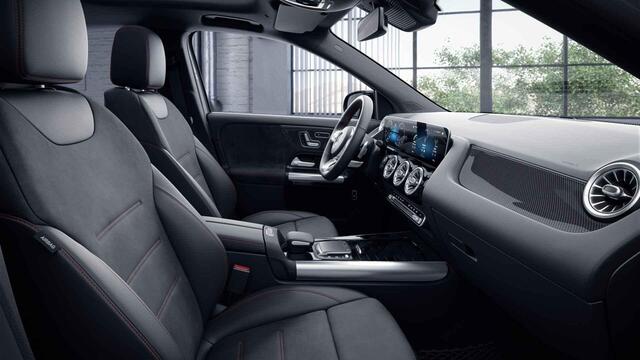 Mercedes-Benz GLA-KLASSE 200 Business Solution AMG | Night | Panoramadak | Memory stoelen | Sfeerverlichting |